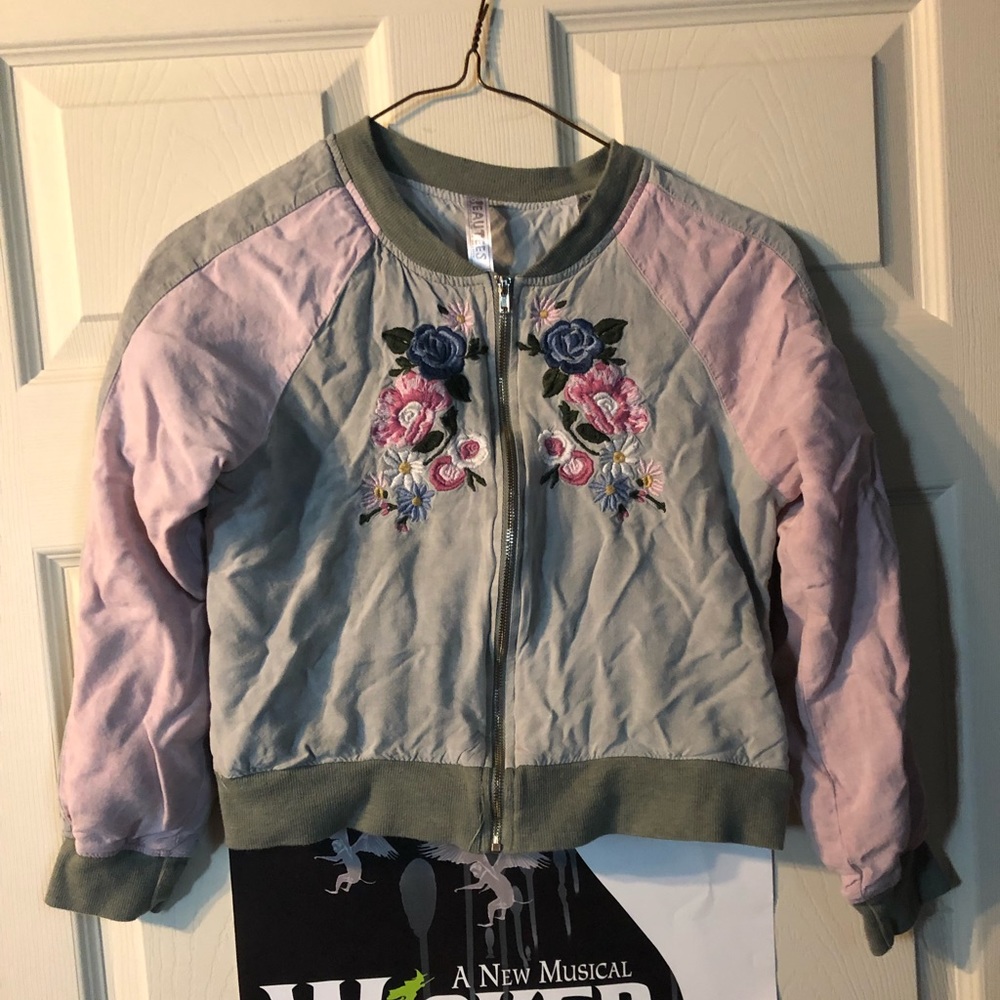 Girls zip up jacket size XL